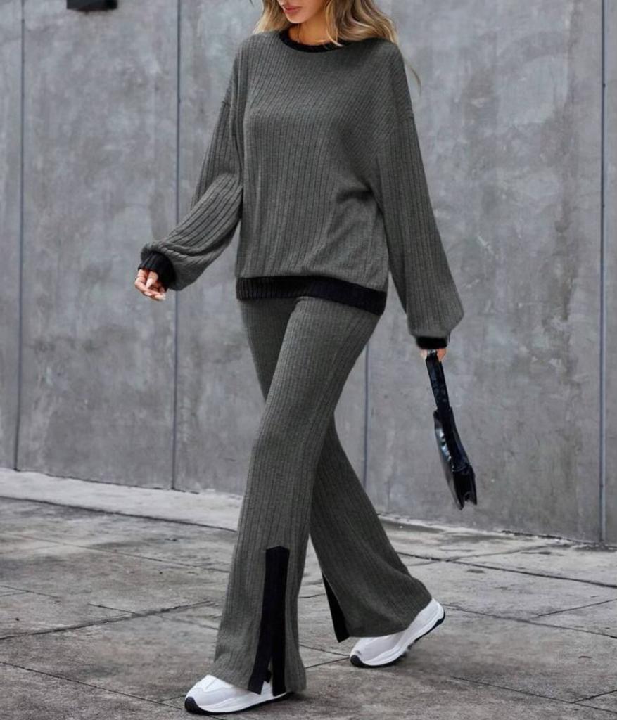 Женский комплект в рубчик: топ с длинным рукавом и брюки широкого кроя с черной контрастной отделкой бежевого цвета