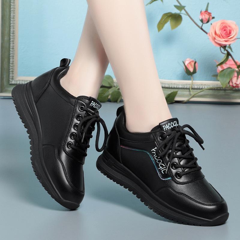 Sneakers Women's New Autumn and Winter Velvet Women's Shoes Soft-soled Middle-aged and Elderly Flat-soled Travel Casual Shoes
