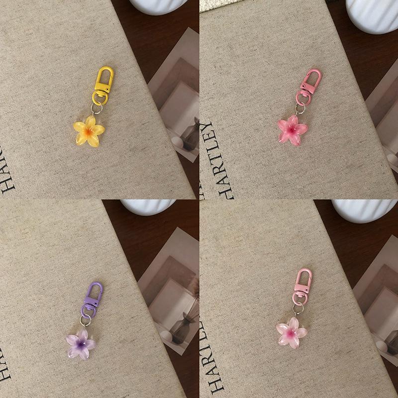 Cute Colored Transparent Small Flower Keychain Pendant For Women Girls Fashion Exquisite Keychain Bag Decoration Accessories