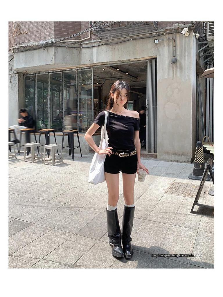 Женская черная асимметричная футболка с открытым плечом и стразами, коллекция лето 2025 - Шикарный и уникальный стиль