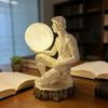 Художественная фигурка мыслителя с ночником, скульптура думающего человека, статуэтка из смолы, декоративная лампа, украшение для дома, офиса, рабочего стола