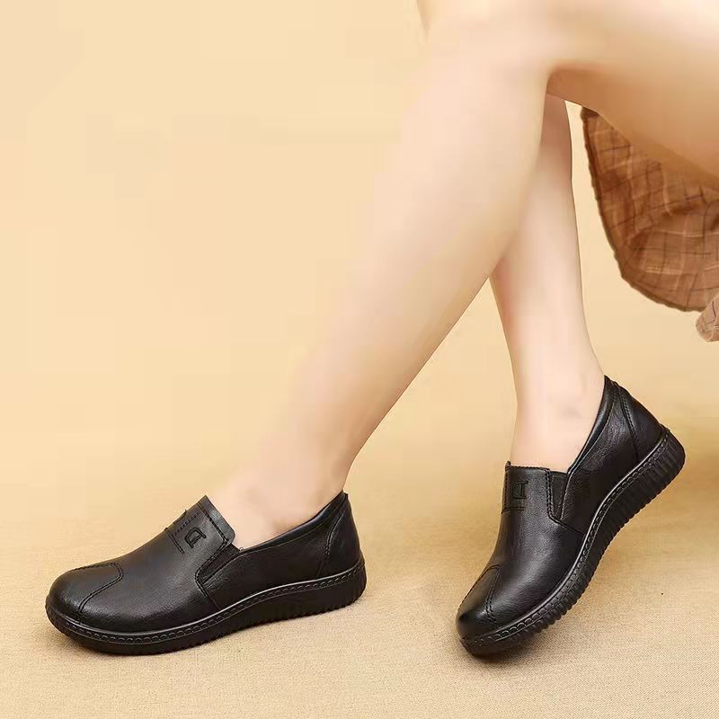 Women's Soft-soled Mother Shoes Comfortable Middle-aged and Elderly Leather Shoes Spring and Autumn Flat Non-slip Grandma Casual Leather Shoes