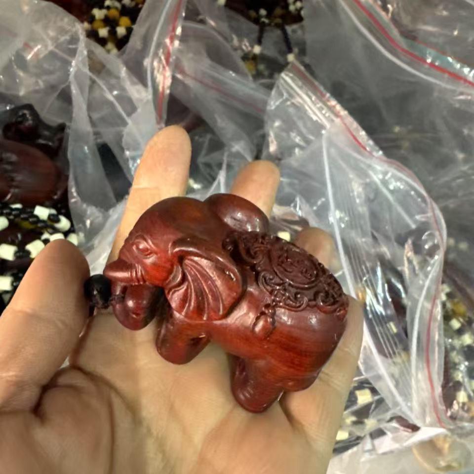 Подвеска Пиксиу из сандалового дерева: Деревянная игрушка-поделка, привлекающая богатство