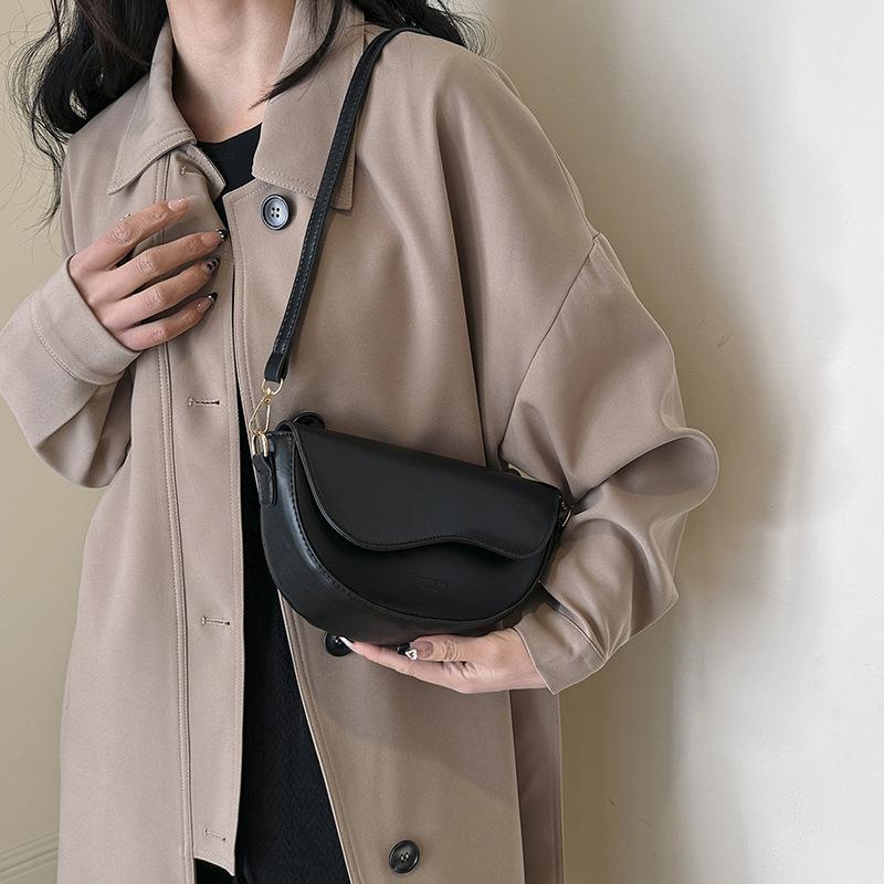 Crossbody Saddle Bag Ladies Portable Niche Design PU Leather Underarm Bag Flap Shoulder Bag Women's Small Purse And Handbags
