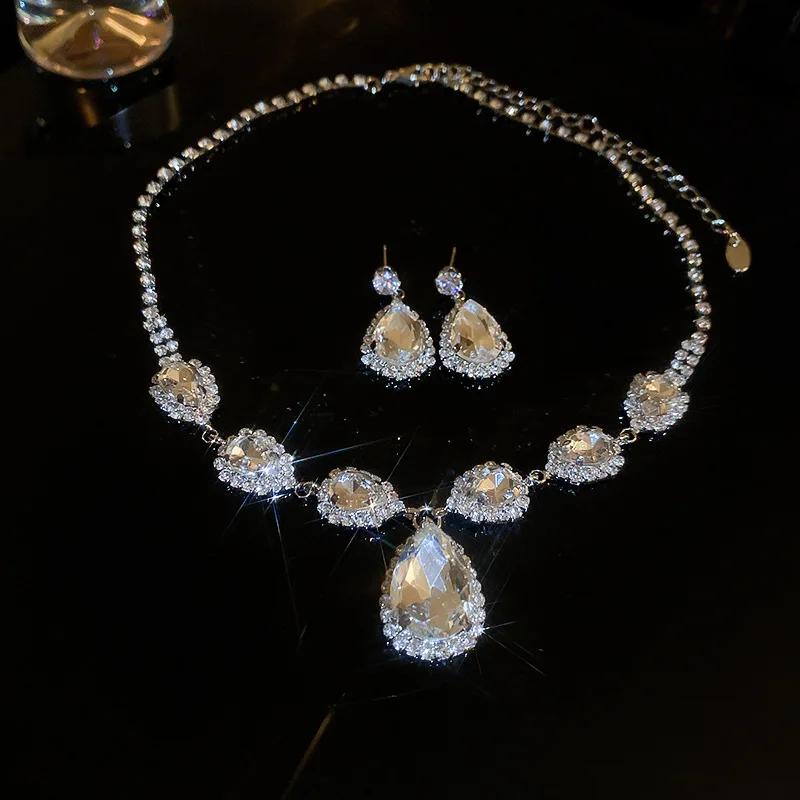 Преувеличенный набор из 2 предметов с инкрустированными стразами: браслет в виде капли воды, геометрическое ожерелье, роскошные серьги, темпераментные цирконовые наборы для женщин