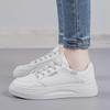 Женские легкие белые кожаные спортивные повседневные туфли 2025 года с дышащей мягкой толстой подошвой для весны и осени