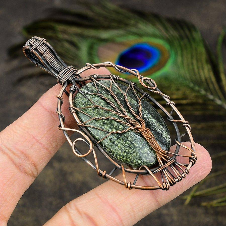 Зеленый опал с полосами Медная проволока Обертка Ювелирное изделие Кулон 3,31"