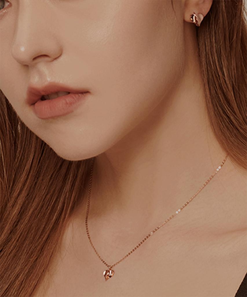 Loveenb [14K Gold] Matte Line Heart Necklace
