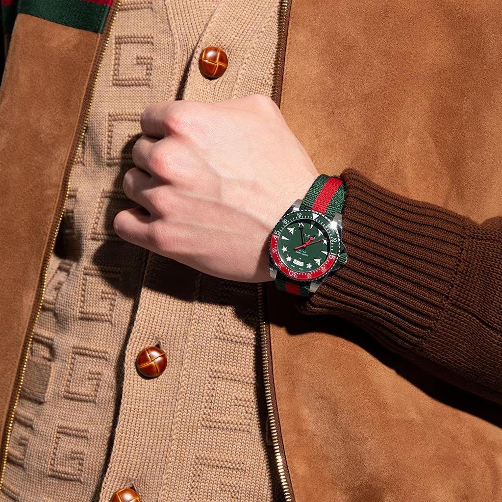 Gucci YA136339 Мужские часы для дайвинга 40 мм