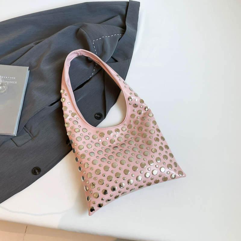 Летняя сумка через плечо с заклепками, брендовая, модная, из высококачественной ПУ кожи, универсальная, однотонная, для通勤, тоут, женская сумка-ведро, подмышечная сумка