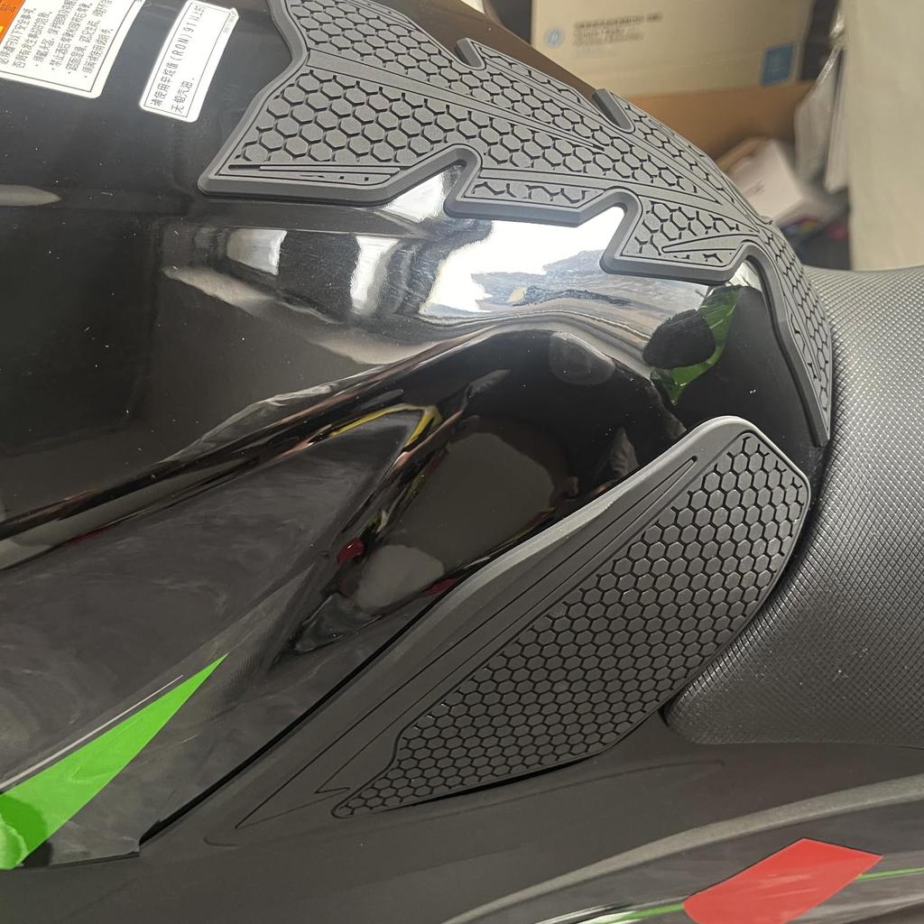 BYEMTTY 3D Тракпад на бак для Ninja 400 (2018-2024 гг.), Ниндзя 250 (2019-2024 гг.), Z250 (2019-2024 гг.), и Z400 (2018-2024 гг.) Бак Pad (черный)