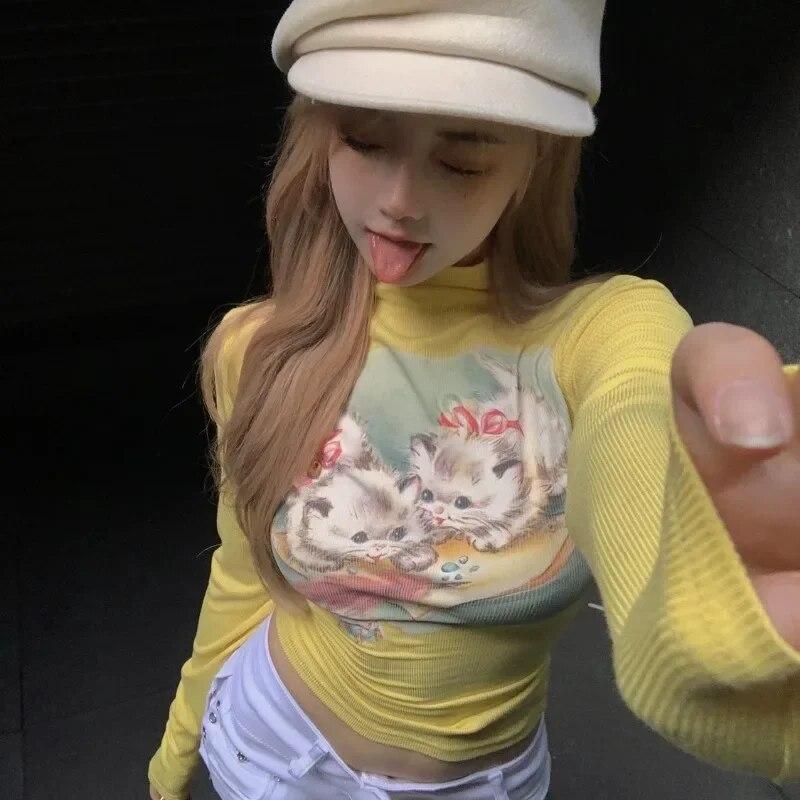 Милые сексуальные кавайные футболки с принтом кота, женские винтажные короткие футболки с полувысоким воротником Y2k, укороченные топы с тонкой талией, узкие желтые футболки