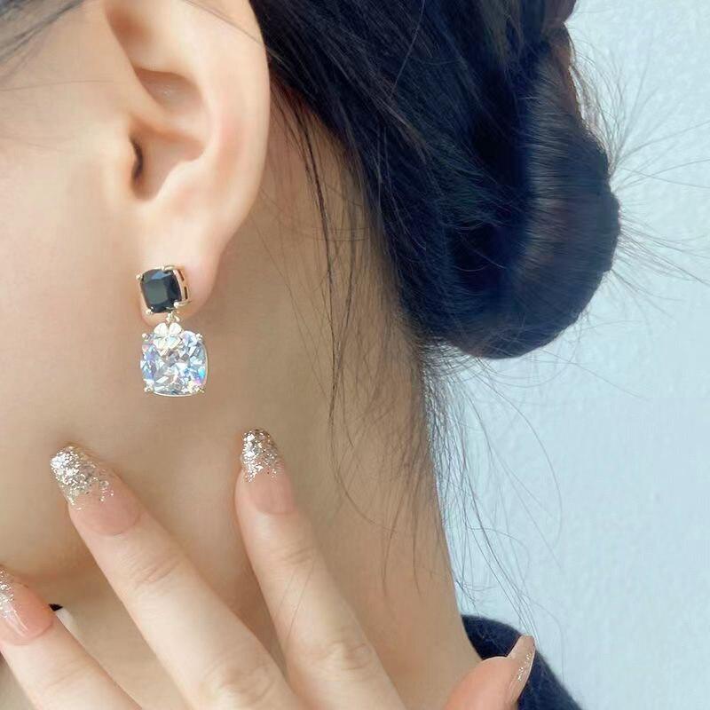 Exquisite and Luxurious Asymmetric Black and White Crystal Earrings, Suitable for Women's Luxury Accessories