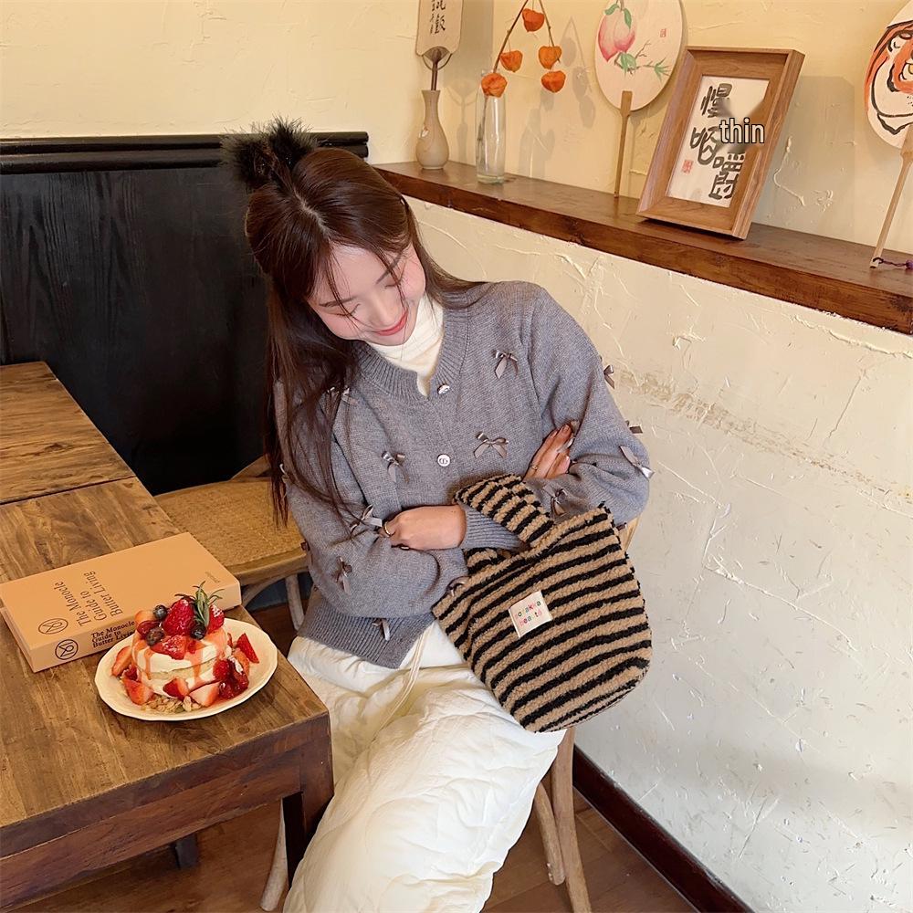 Зимняя мода 2023 Женская плюшевая сумка-тоут в горошек - Милая и стильная для работы или поездок