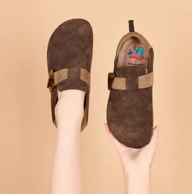 Модные весенние и осенние новые женские деревянные сабо с плоской подошвой 2024 года, нескользящие, в стиле ретро, для отдыха на открытом воздухе, в сочетании с женской обувью