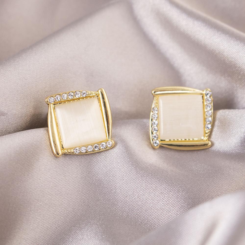 Универсальные легкие роскошные клипсы для ушей без проколов, повседневные высококачественные треугольные клипсы для ушей, универсальные женские серьги