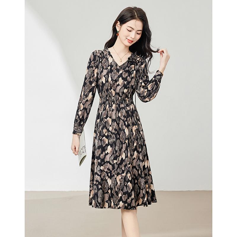 V-neck pullover three-dimensional flower color temperament dress, new women's style