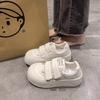 Тупоносые туфли на толстой подошве, женские, осень 2025, повседневные туфли на липучке, уродливо-милые спортивные туфли, увеличивающие рост, универсальные маленькие белые туфли