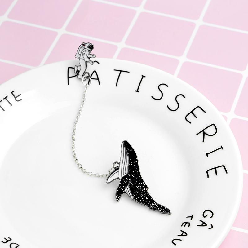 Мультяшные значки Астронавт и киты Значки Джинсовая куртка пальто кепка рюкзак Значок на булавке Пряжка для ремня Рубашка Модный подарок для друга