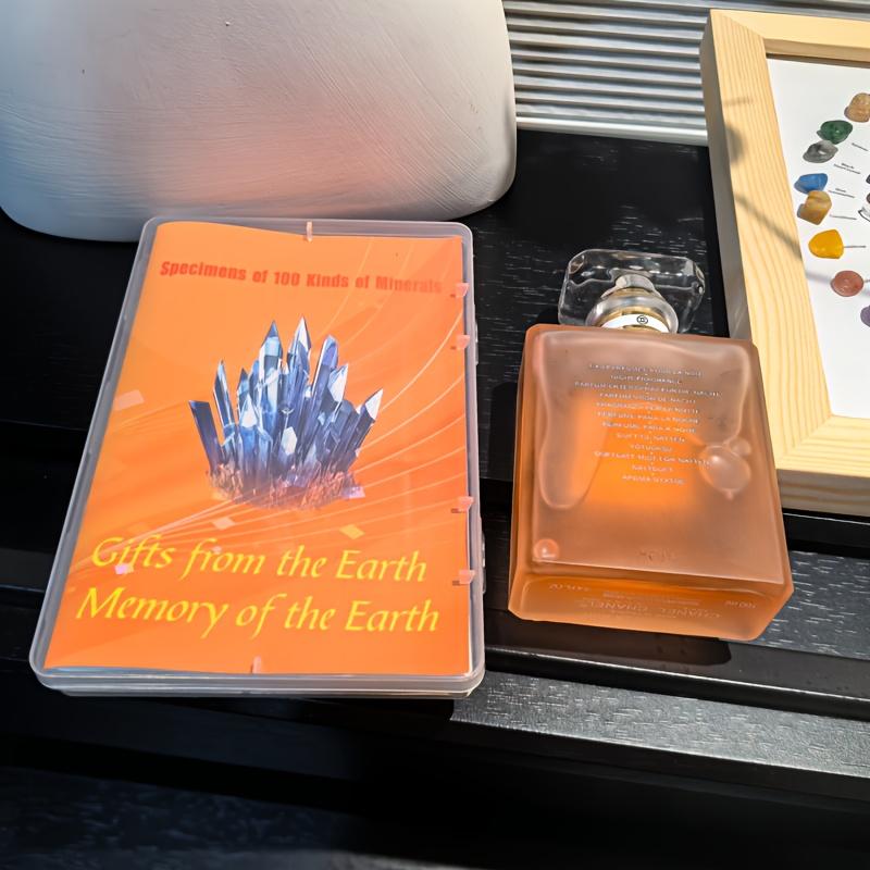 Образцы минералов и 100-страничный атлас горных пород, включая кристаллы, агат, флюорит, тигровый глаз и многое другое.