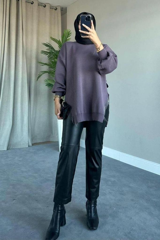 Женский длинный свитер в стиле хиджаб с круглым вырезом и воздушными рукавами и цепочкой с детальным разрезом