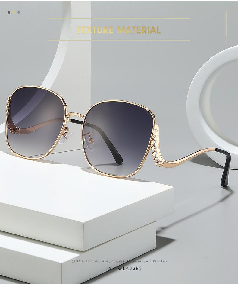 New Luxury Gradient Square Women Sunglasses  Personality Brand Metal Diamond Curved Leg Design Trendy Men Sun Glasses Uv400
