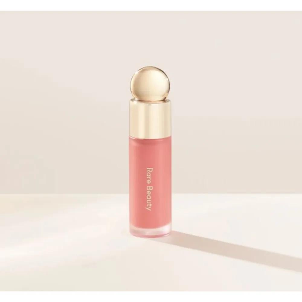 Жидкие румяна Soft Pinch от Rare Beauty Селены Гомес