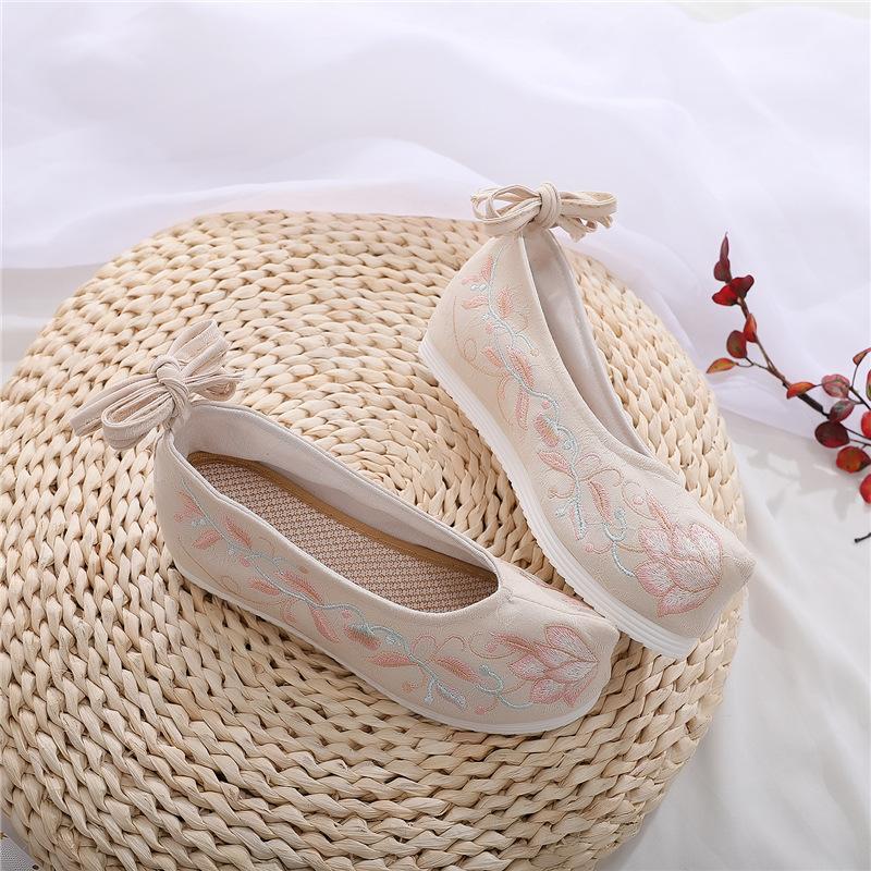 Весной и осенью Melaleuca старинные вышитые женские туфли приобретают деформированную голову Джокера в стиле ретро.