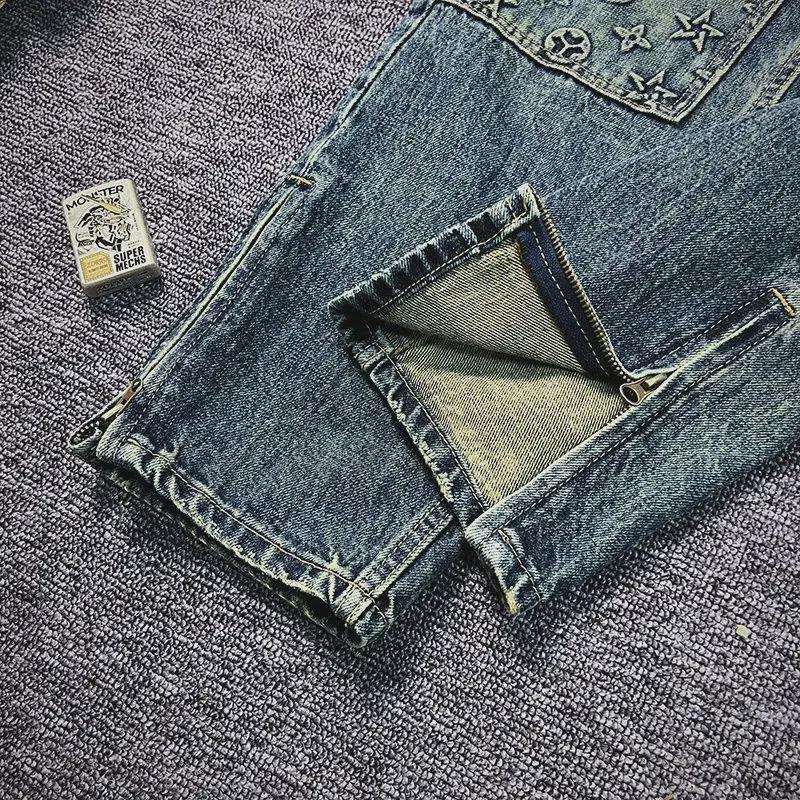Мужские джинсы прямого кроя с тиснением и потертостями в стиле «американское ретро», коллекция осень 2024 г., свободный крой с резинкой и уникальной строчкой «обезьянка».