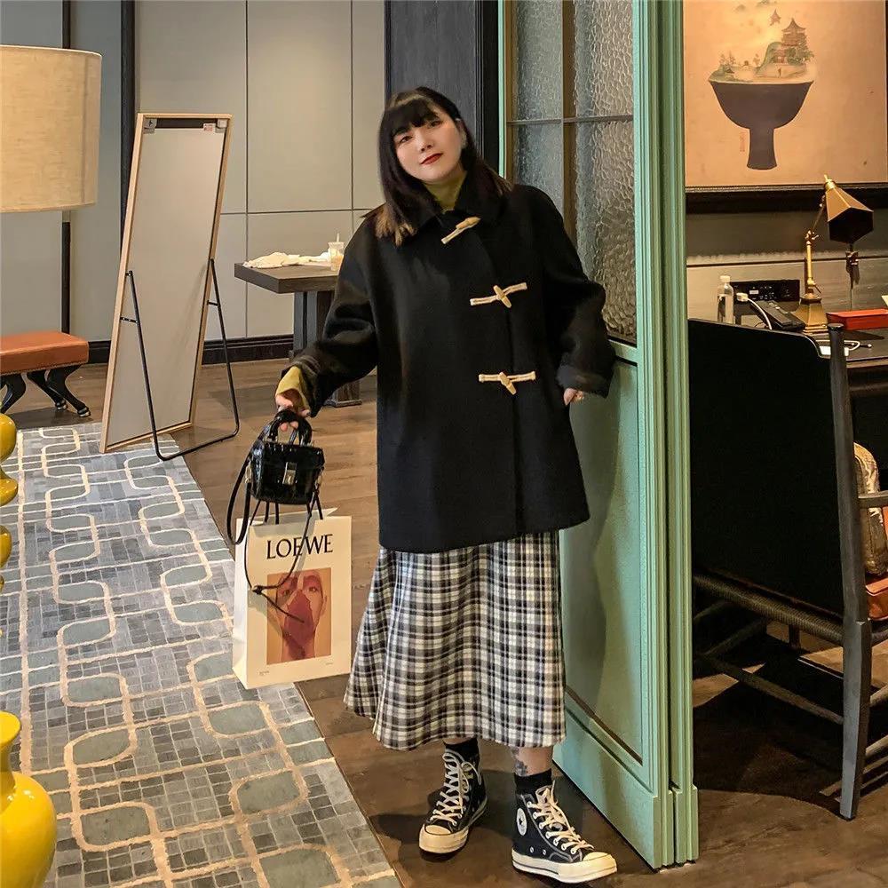 Черное шерстяное пальто женское осенне-зимнее новое корейское исполнение свободное темпераментное шерстяное пальто средней длины с пуговицами из коровьего рога