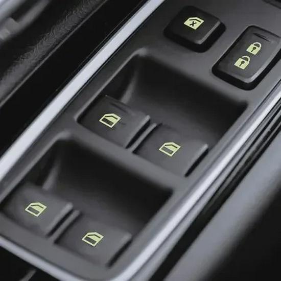 Флуоресцентная наклейка на стеклоподъемник автомобиля - светящаяся наклейка на кнопку переключателя стекла