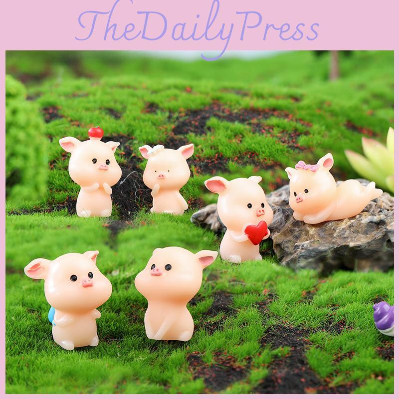 Adorable Resin Pig Figurine For Car Decor And Desktop Ornaments Creative Cartoon