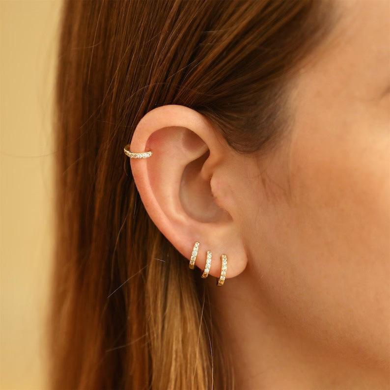 Набор из 8 элегантных и простых сережек для женщин. Подходит для повседневного ношения осенью и зимой. Женщины носят его на вечеринках. Популярно