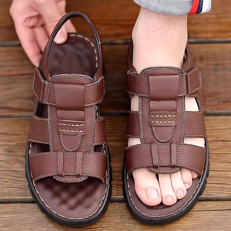 Мужские сандалии 2024 года, летние новые кожаные пляжные туфли, повседневные, на платформе, нескользящие, для пап среднего и пожилого возраста, кожаные сандалии для мужчин