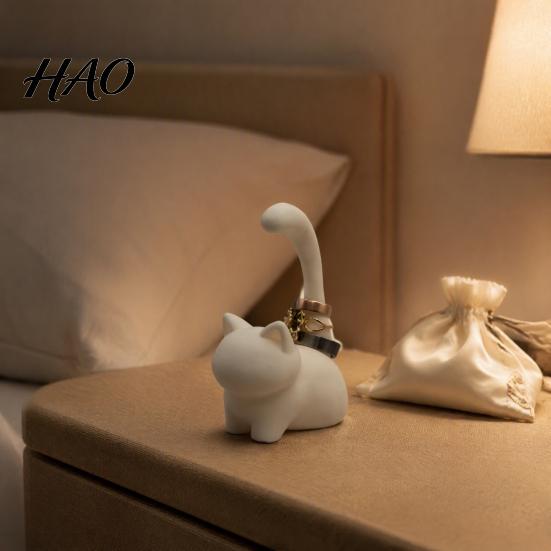 Decorative Cat Figurine Cute Ring Holder, Minimalist Stand for Bedroom Dressing Desktop Jewelry Display Tray Table, Sitting Organizer Rings