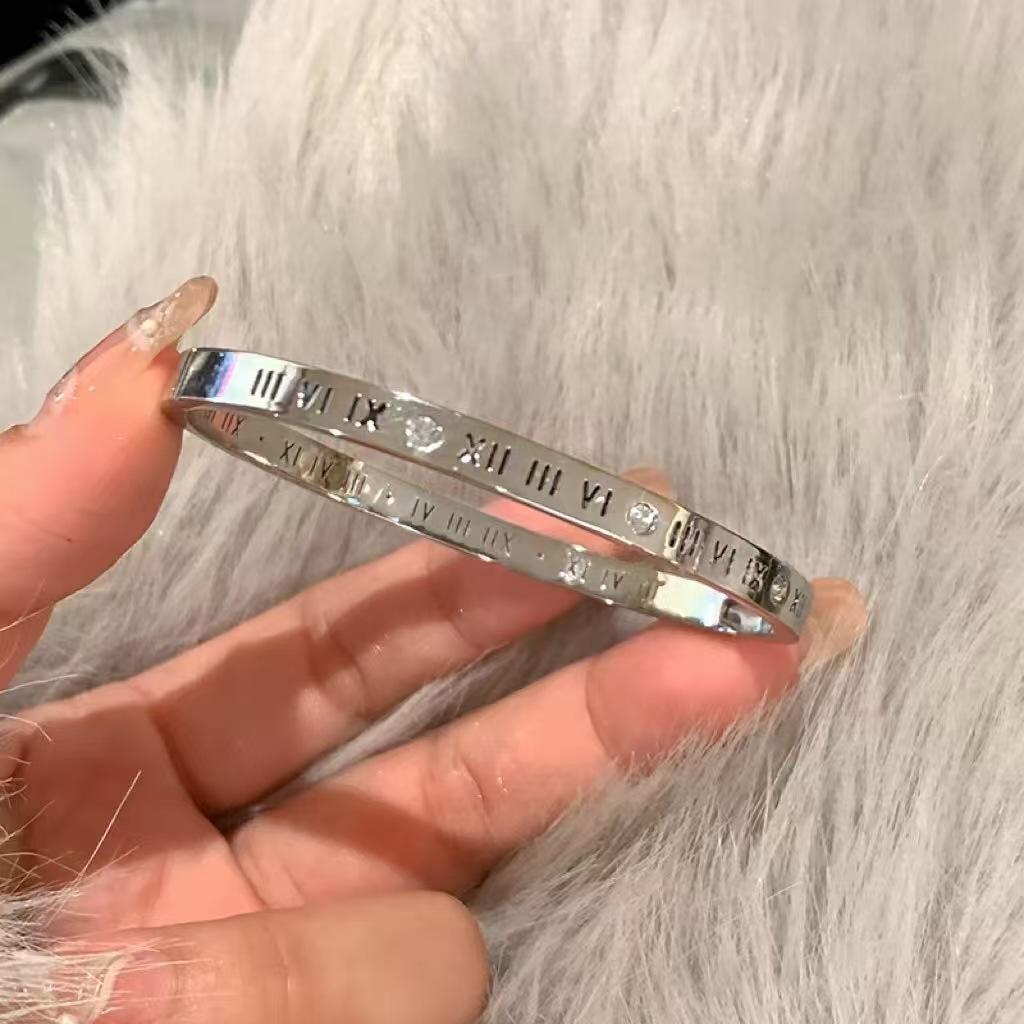 Titanium steel bracelet gold high version temperament zircon bracelet women's light luxury fashion elegance does not fade simple bracelet