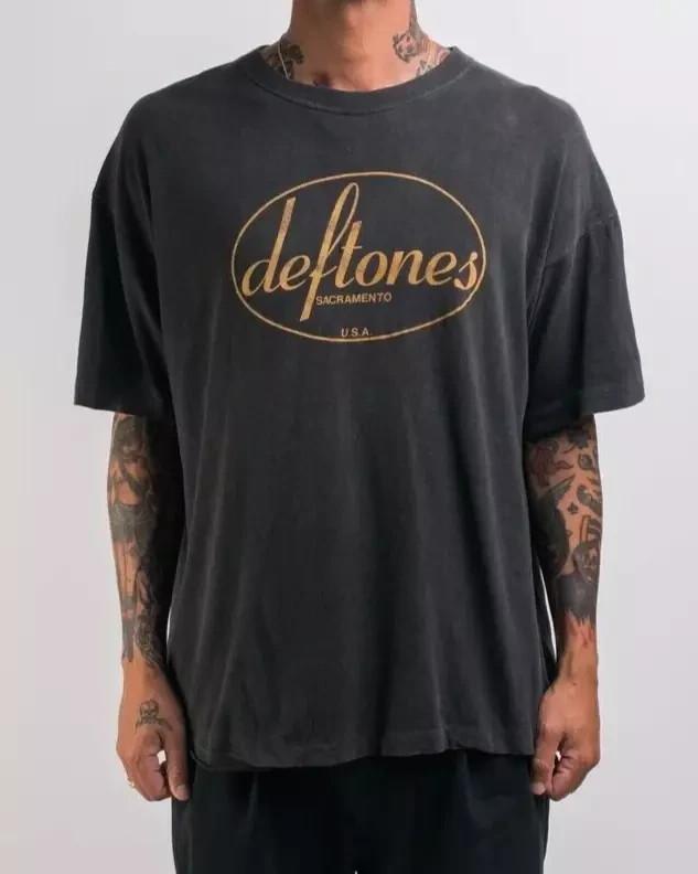 НОВИНКА Футболка Deftones с винтажным логотипом – Классический мерч альтернативного рока Размер S5X Унисекс футболка