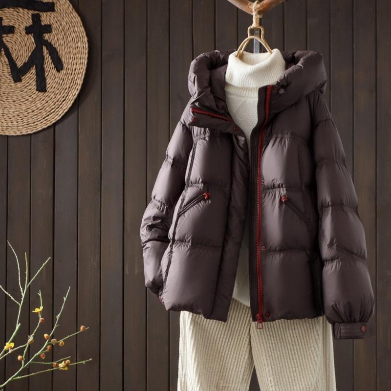 Зимняя Новая Модель Короткая Повседневная Хлопковая Куртка с Капюшоном для Женщин с Чувством Дизайна и Утеплением
