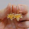 Желтые серьги-подвески с кленовым листом для женщин, новинка 2023 года, модные ювелирные аксессуары для свадебных и помолвочных вечеринок