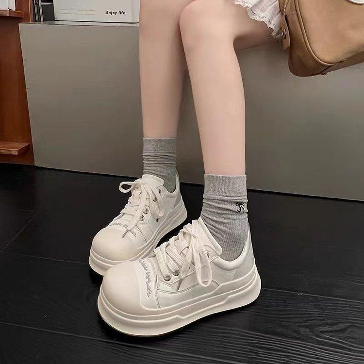Уродливо милые туфли на высокой платформе черно-белые с большой головой женские 2024 осень новые универсальные повседневные спортивные кеды платформа хлебные туфли тренд