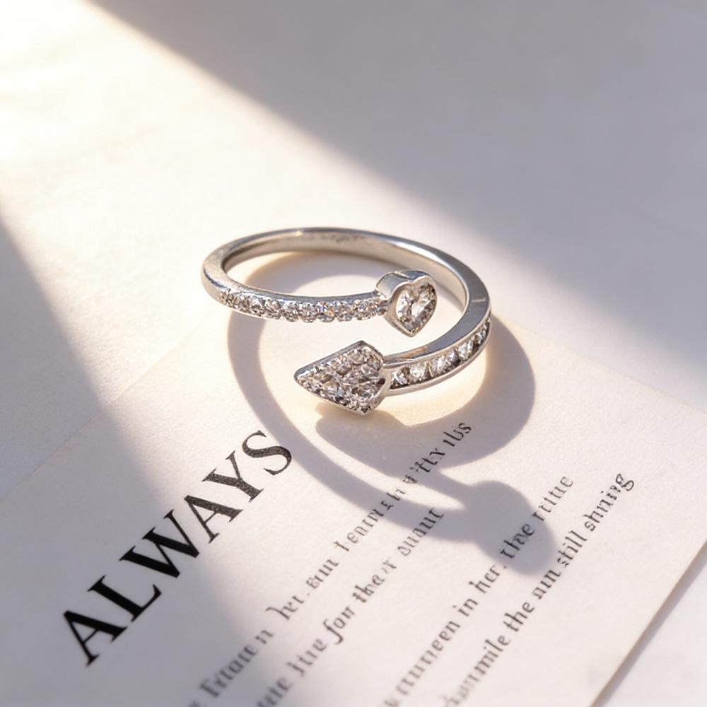 Двухцветное регулируемое кольцо из золота и серебра с инкрустацией бриллиантами в форме стрелы: Изысканные геометрические украшения для женщин