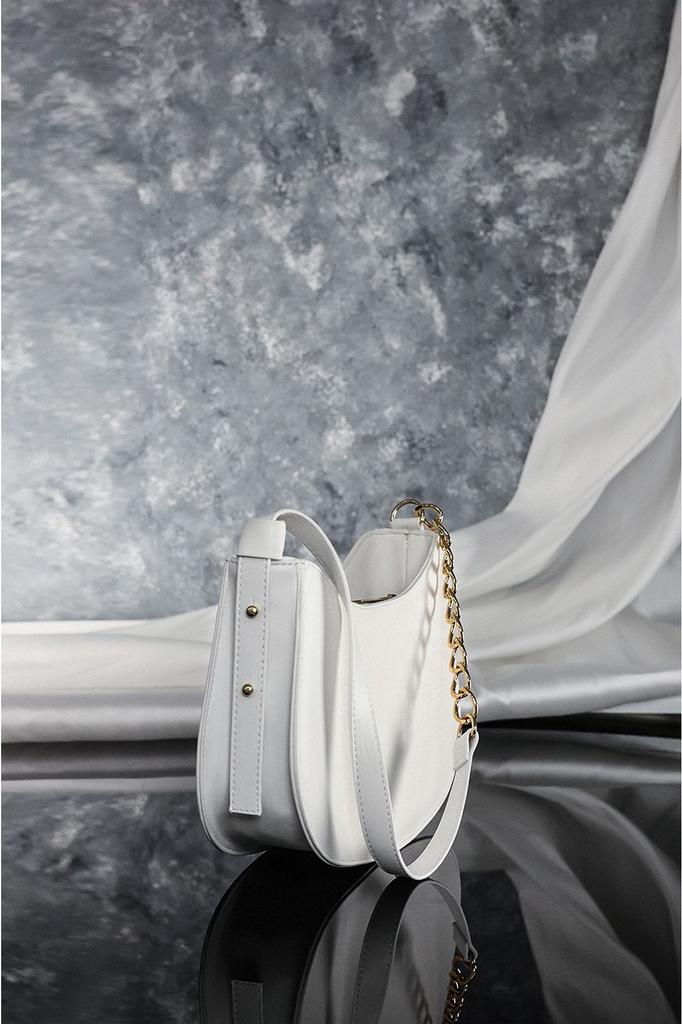 Women's Stylish and Useful Shoulder Bag Black Zippered Lined Adjustable Strap Bag