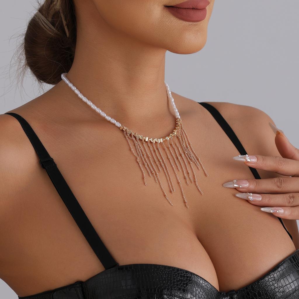 Small fresh ins wind baroque freshwater imitation pearl fringed necklace splicing style necklace decoration