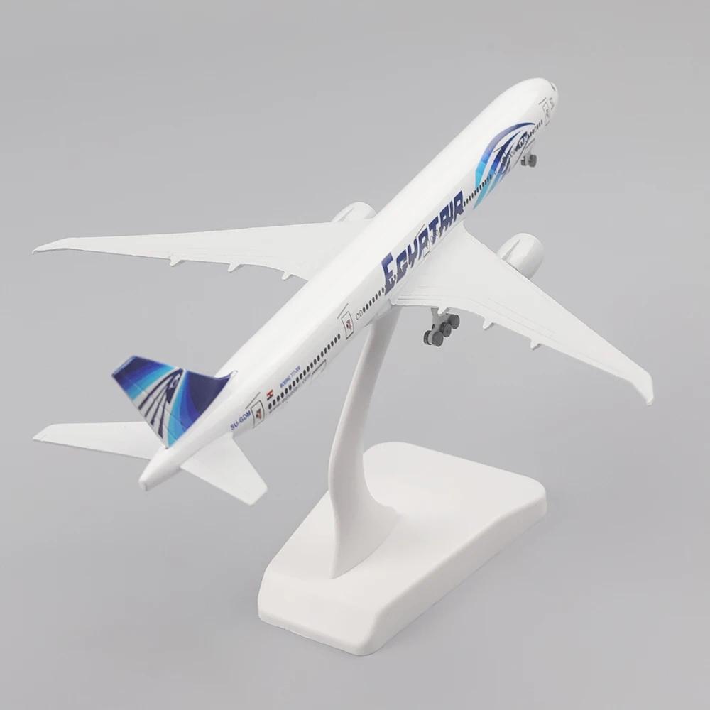 Статическая игрушечная модель самолета Egyptair B777 в масштабе 1/400, изготовленная из литого сплава, для демонстрации в интерьере.