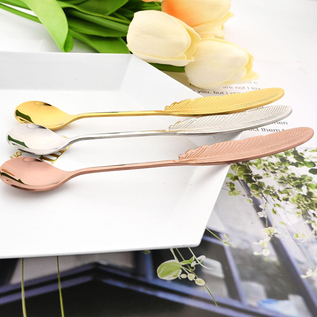 Креативная ложка, рождественский подарок, красочная ложка из нержавеющей стали 304 с узором из перьев, ложка для чая, кофе, кухонные аксессуары, посуда