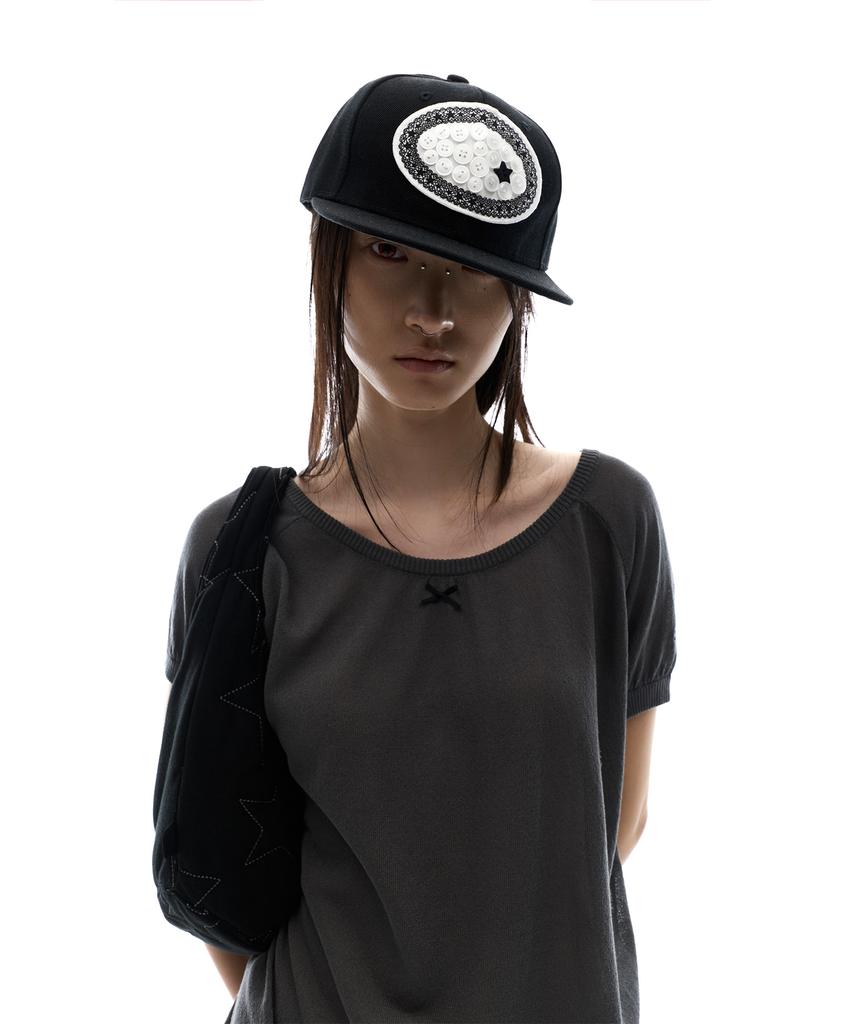 OJOS Кепка-Snapback с кружевной кнопкой-застежкой / Черная