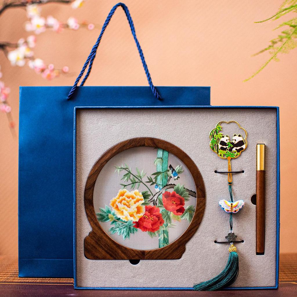 Китайский сувенир: Фигурка панды вышивка Сучжоу Подарок