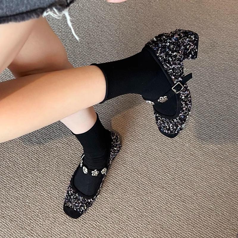 Французские толстые каблуки маленькие ароматные одинарные туфли женские туфли 2025 ранняя весна с юбкой пайетки розовые вечерние туфли Мэри Джейн