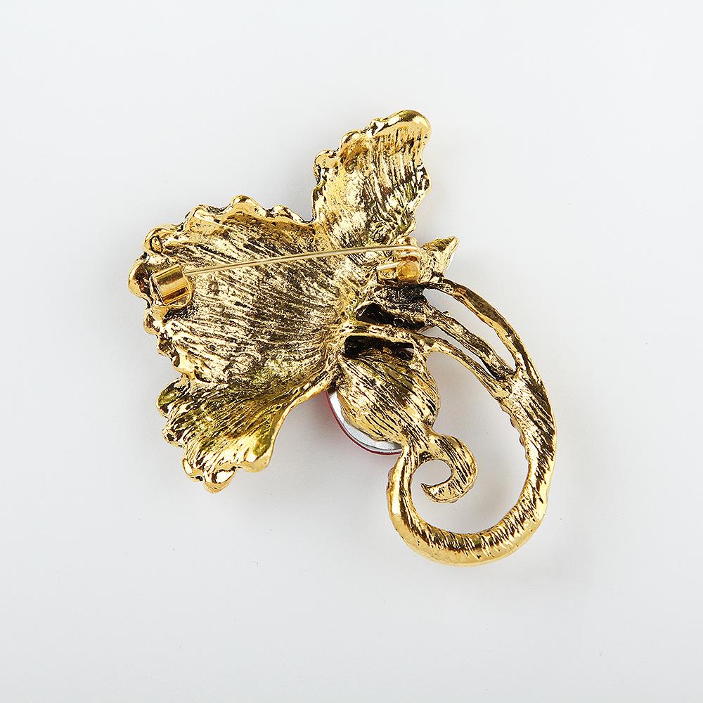 Броши «Высокий уровень чувства листа» Темперамент Универсальные Кленовые листья Нишевые булавки Женские Щедрые Роскошные Лацканные Декоративные Пуговицы-Пин