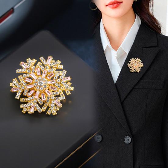 Rotating Snowflake Brooch Women Rhinestone Snowflake Lapel Pin Decorative Sparkling Brooch Pin Jewelry for Christmas Wedding Party Outfit